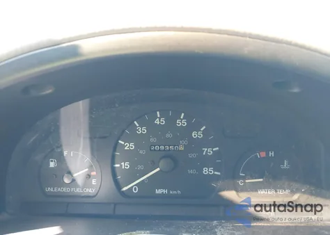 1993 Geo Metro z USA, uszkodzony, nr VIN 2C1MR2461P6753777